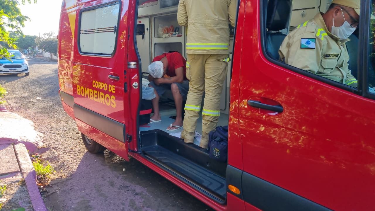 Homem tem lesões na cabeça ao ser agredido com machadinha na Rua do Amor Imagem referente a Homem tem lesões na cabeça ao ser agredido com machadinha na Rua do Amor
