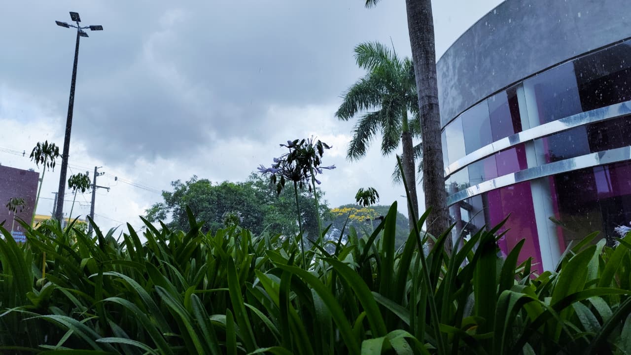 Imagem referente a Chove em Cascavel e Defesa Civil emite alerta para as próximas horas