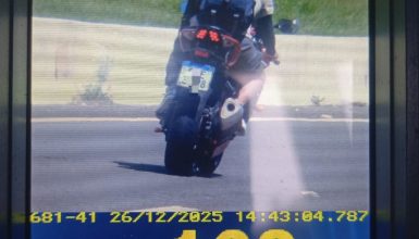 Motocicleta é flagrada a 168 km/h em trecho urbano da PRc-467, em Cascavel Imagem referente a Motocicleta é flagrada a 168 km/h em trecho urbano da PRc-467, em Cascavel