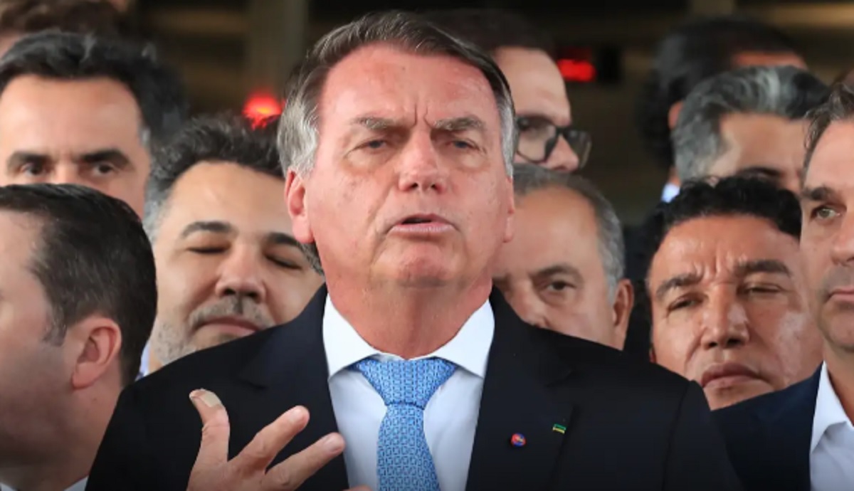 Termina cirurgia de Bolsonaro para bloquear nervo do diafragma