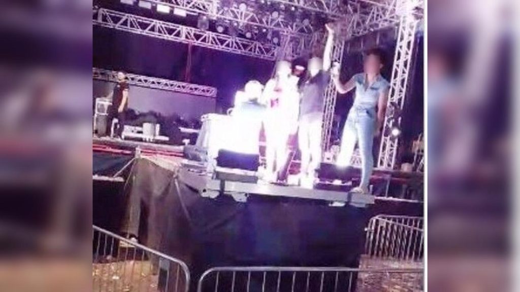 De ajoelhado a algemado: foragido pede ex em casamento no palco e depois tenta matá-la De ajoelhado a algemado: foragido pede ex em casamento no palco e depois tenta matá-la