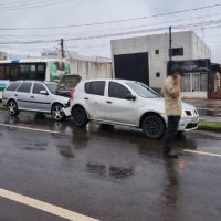 Imagem referente a Parati bate atrás de Sandero no Pacaembu, em Cascavel