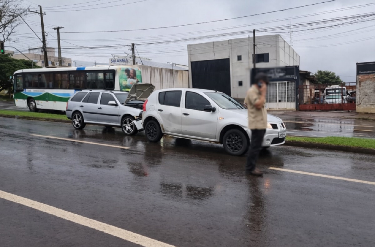 Parati bate atrás de Sandero no Pacaembu, em Cascavel