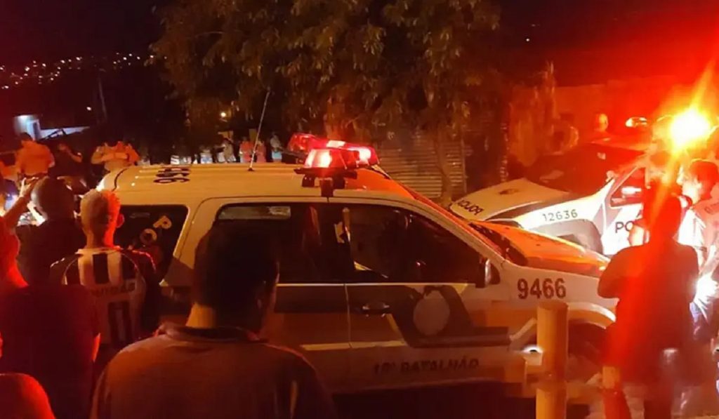 Jovem é executado com 20 tiros por dupla encapuzada em Cornélio Procópio Jovem é executado com 20 tiros por dupla encapuzada em Cornélio Procópio