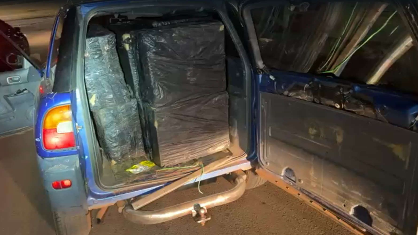 PF e PM apreendem carga de cigarros contrabandeados em Foz do Iguaçu