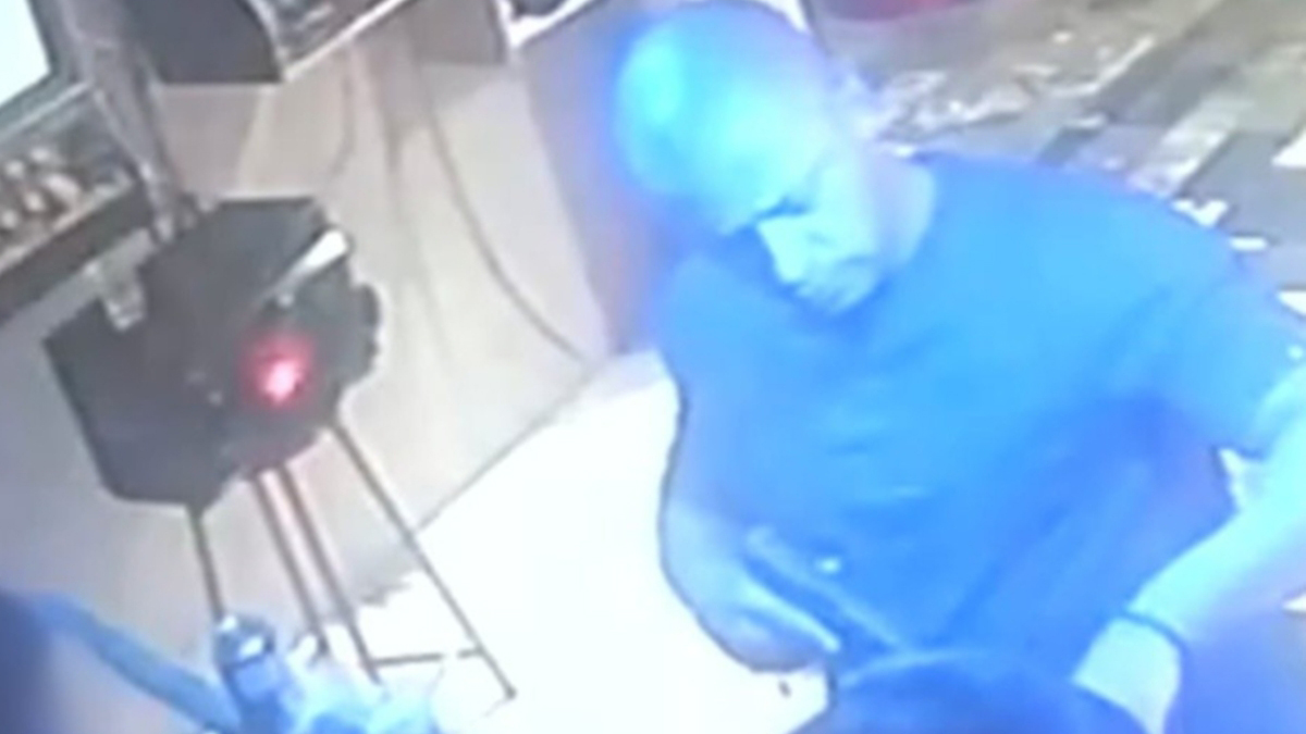 Policial militar invade comércio armado, rouba celulares e é preso pela corregedoria