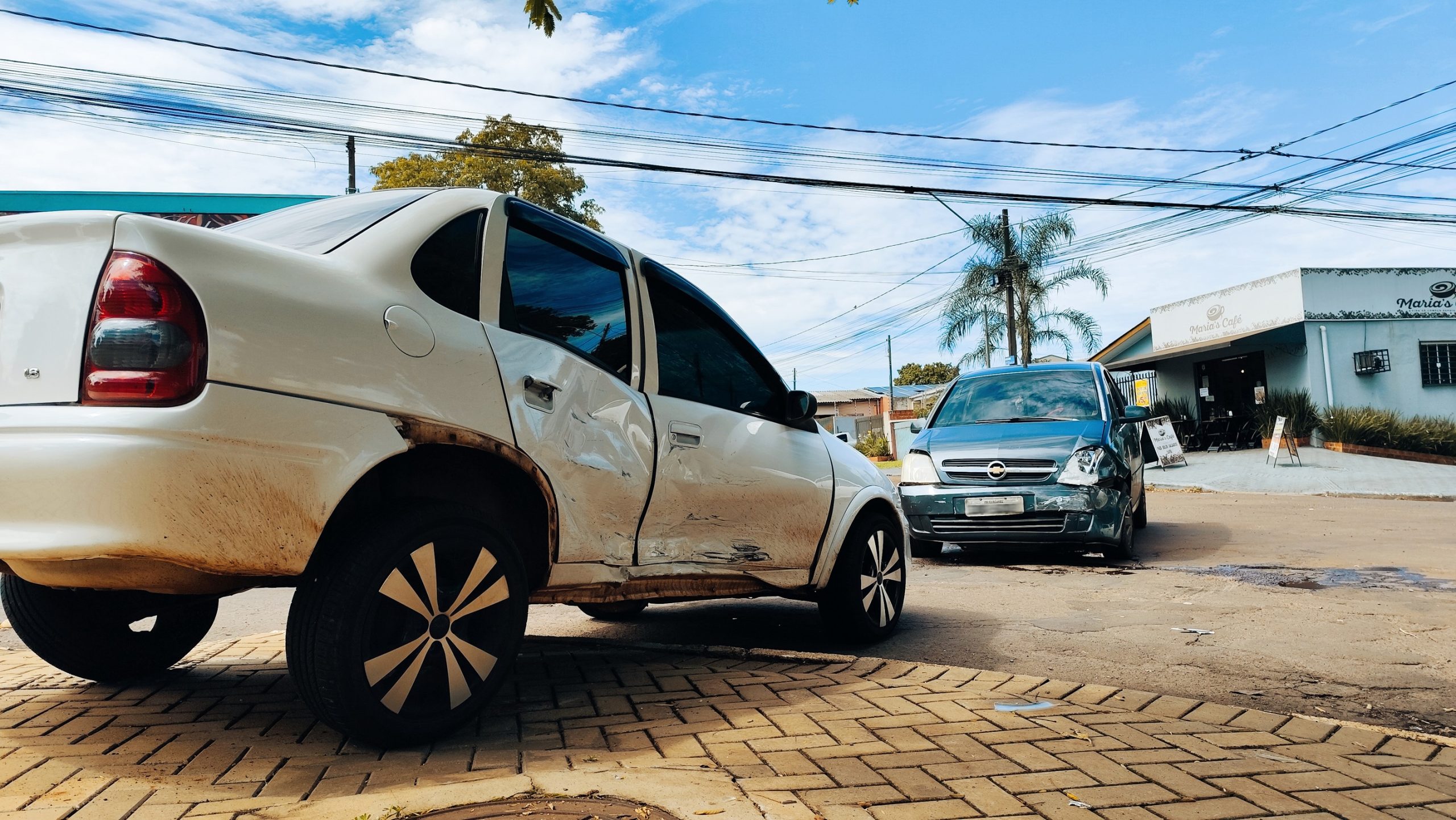 Meriva e Classic se envolvem em acidente de trânsito no Floresta