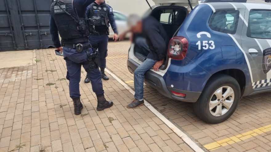 Homem de 64 anos é detido pela GM com Kombi furtada