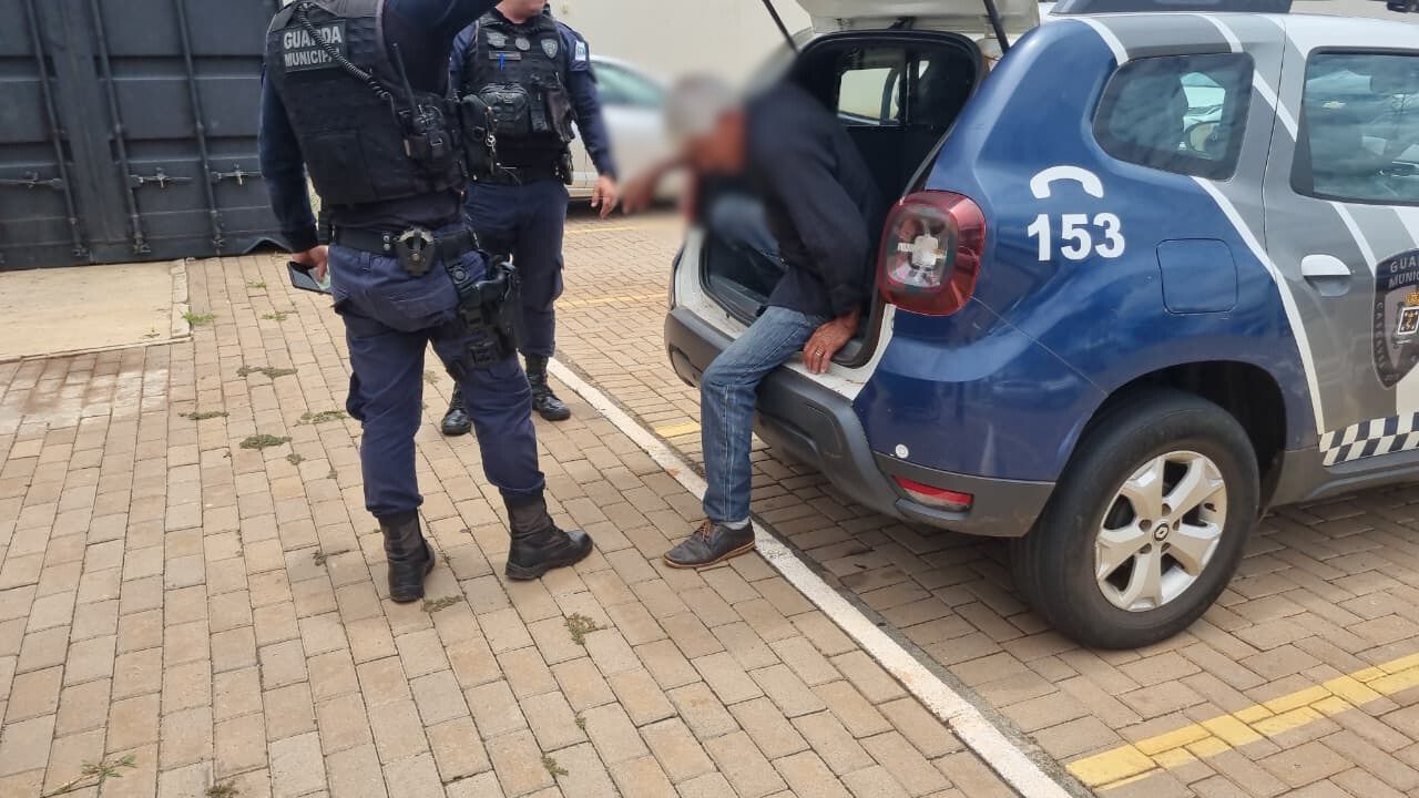 Homem de 64 anos é detido pela GM com Kombi furtada