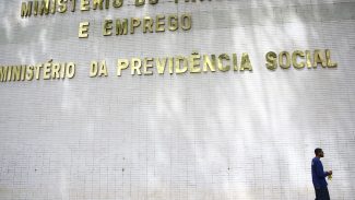 Brasil cria 85,8 mil vagas de trabalho em novembro