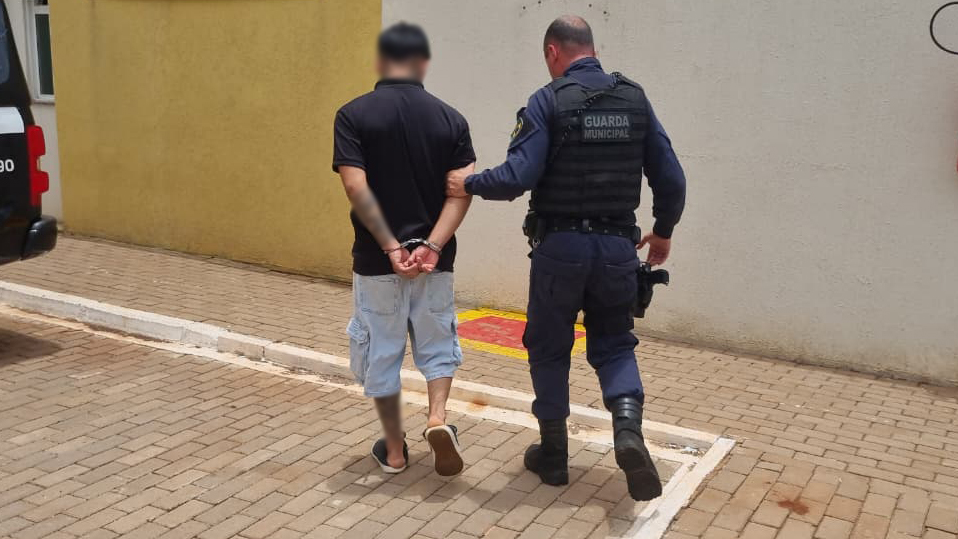 Homem é detido após dar soco na boca de enteado no bairro Paulo Godoy, em Cascavel