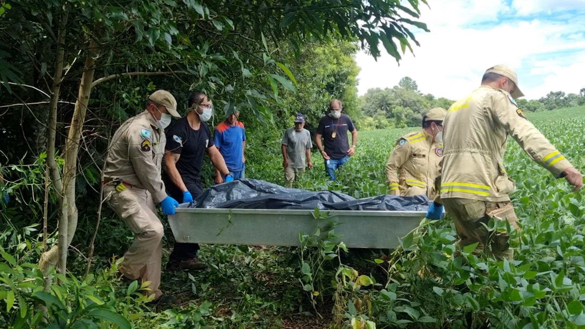 DH e Polícia Científica fazem perícia em local onde corpo de Julio Borges foi encontrado