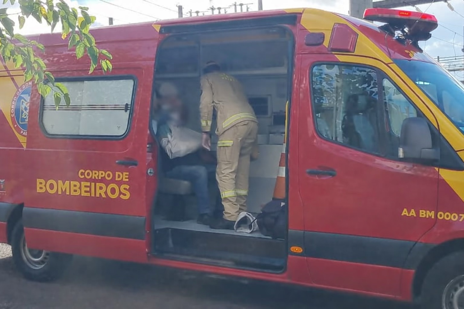 Idoso cai de bicicleta no são Cristóvão, é socorrido pelo Siate e levado com fratura para o HU Idoso cai de bicicleta no são Cristóvão, é socorrido pelo Siate e levado com fratura para o HU