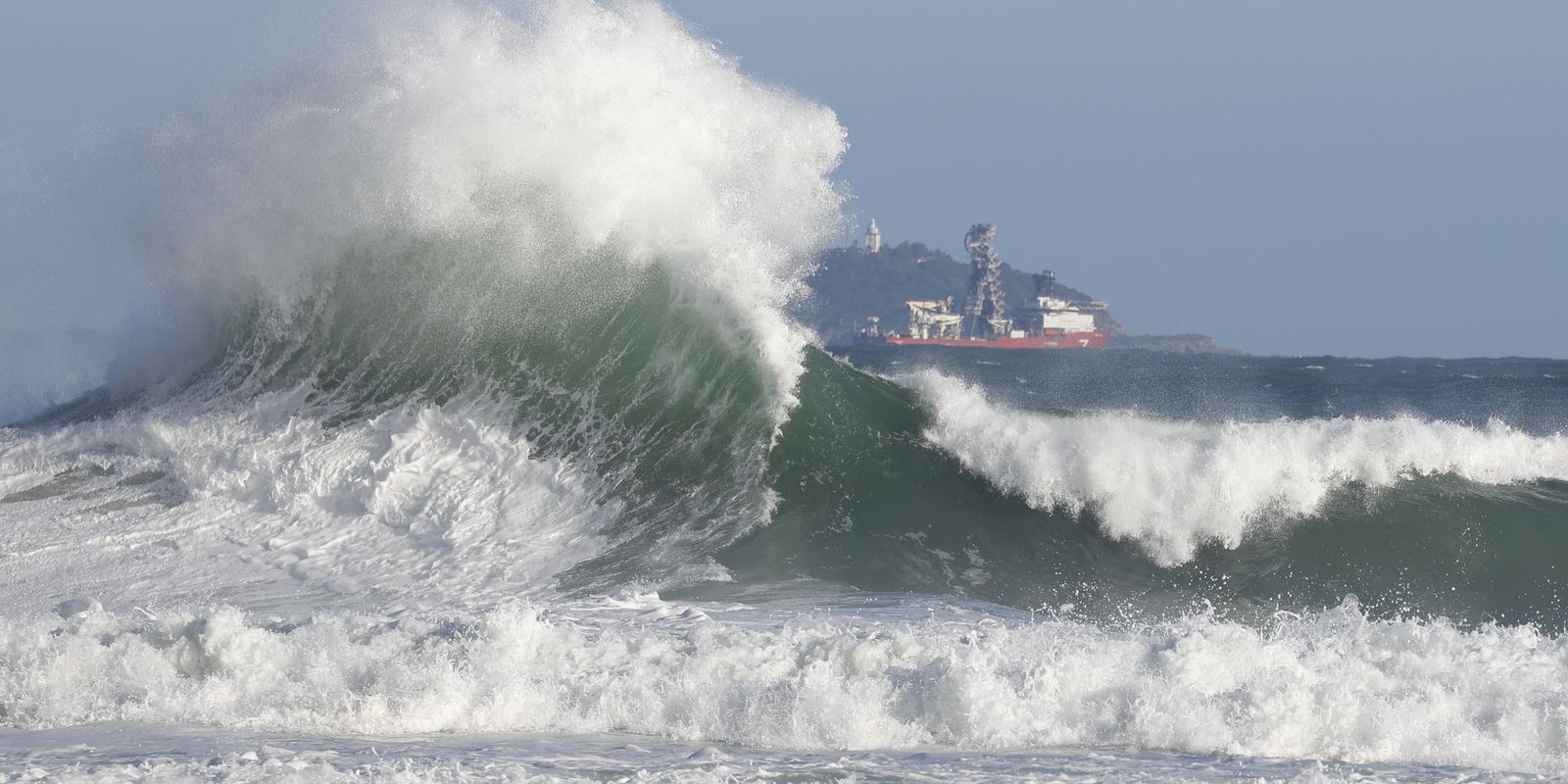 Marinha emite alerta de ressaca para o litoral do Rio no réveillon Marinha emite alerta de ressaca para o litoral do Rio no réveillon