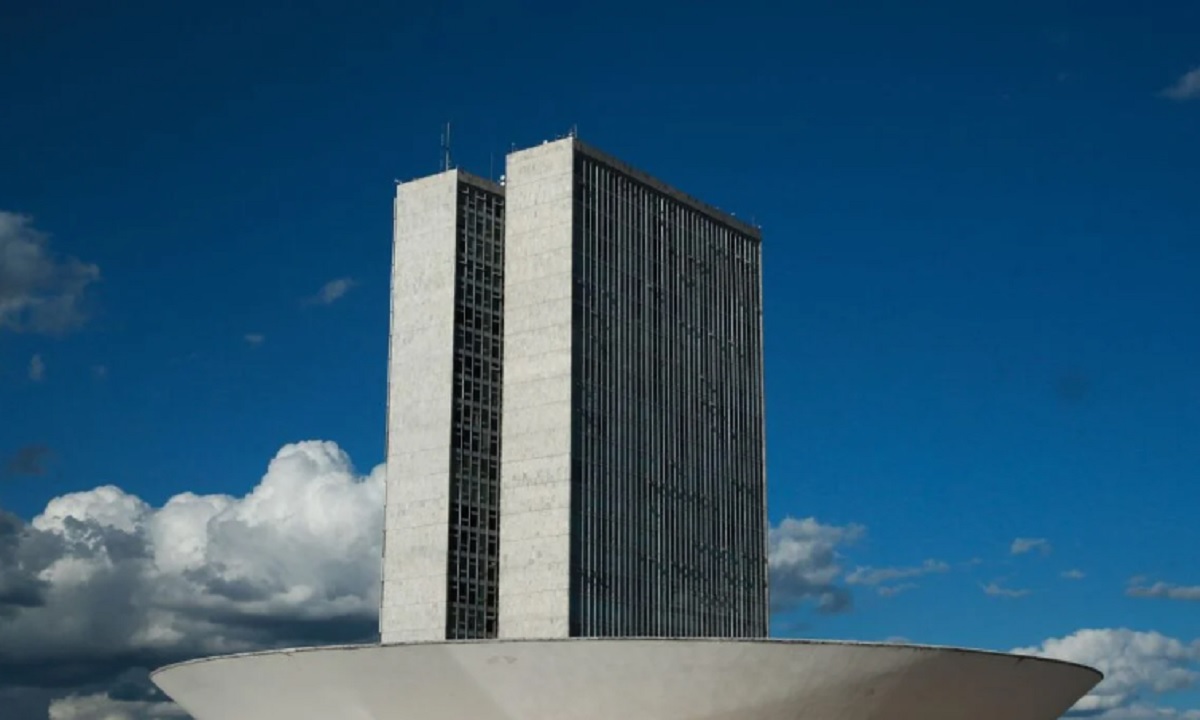 Câmara dos Deputados anuncia concurso com salários de até R$ 30,8 mil Câmara dos Deputados anuncia concurso com salários de até R$ 30,8 mil