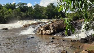 Bombeiros encontram corpo de criança que havia desaparecido em cachoeira em Boa Vista da Aparecida