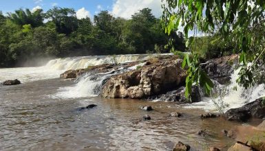 Bombeiros encontram corpo de criança que havia desaparecido em cachoeira em Boa Vista da Aparecida Imagem referente a Bombeiros encontram corpo de criança que havia desaparecido em cachoeira em Boa Vista da Aparecida