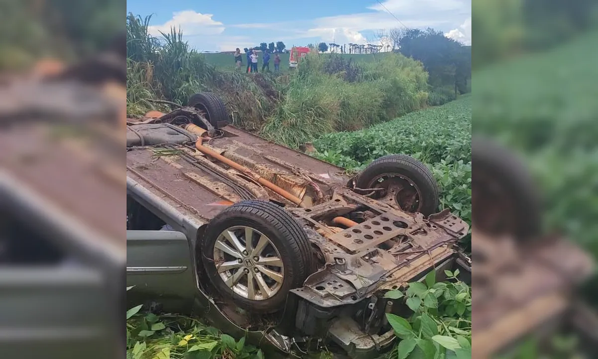 Capotamento na PR-466 deixa dois feridos no norte do Paraná Capotamento na PR-466 deixa dois feridos no norte do Paraná