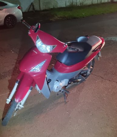 Motociclista sofre ferimentos moderados ao cair em via pública no Bairro Santos Dumont Imagem referente a Motociclista sofre ferimentos moderados ao cair em via pública no Bairro Santos Dumont