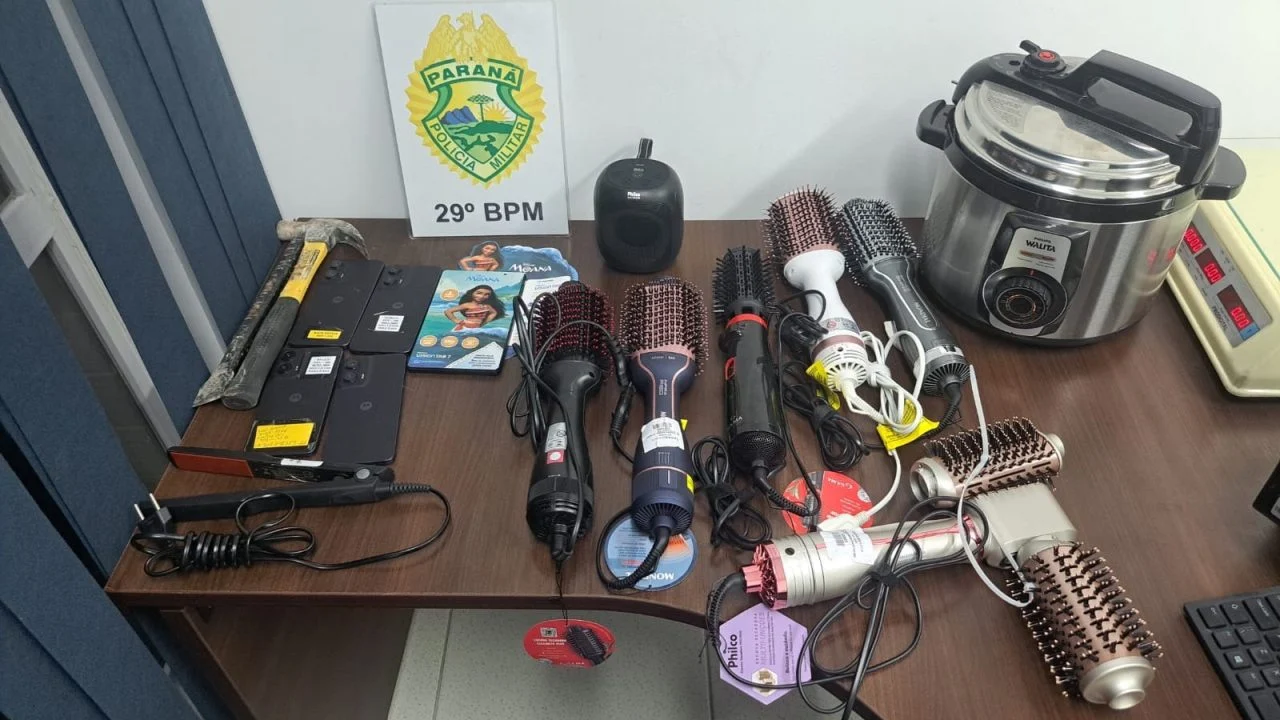 Ladrão faz buraco em loja, tenta fugir pelo telhado e é preso pela PM durante a madrugada