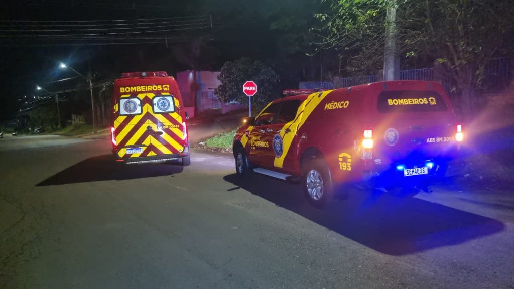 Siate presta atendimento a vítima ferida por faca em Cascavel Siate presta atendimento a vítima ferida por faca em Cascavel