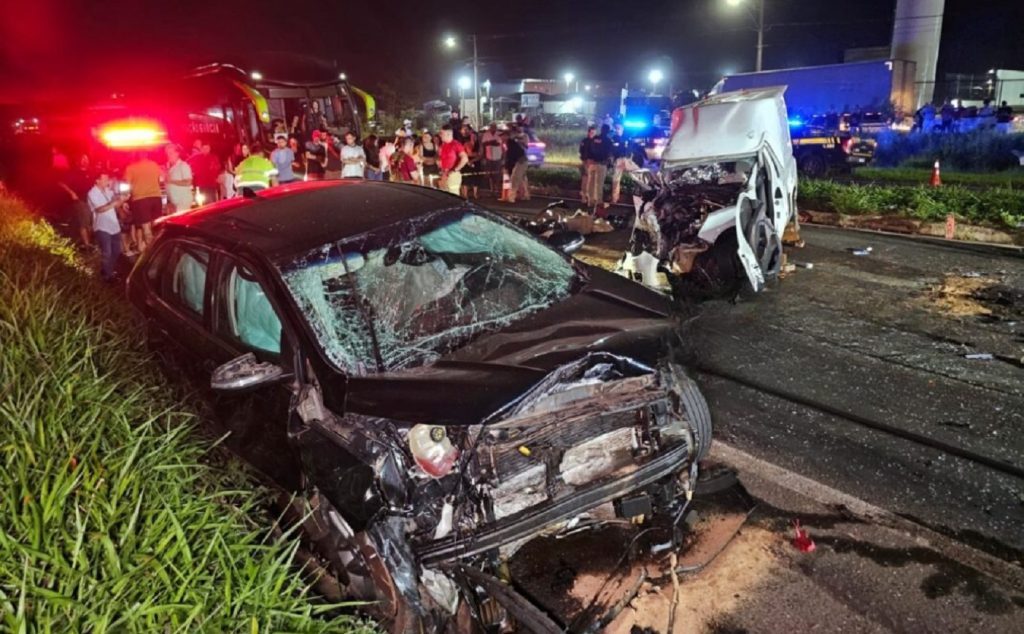 Motorista na contramão provoca grave acidente com morte no contorno de Marialva Motorista na contramão provoca grave acidente com morte no contorno de Marialva