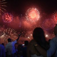 Imagem referente a Queima de fogos pode desencadear crise sensorial em autistas