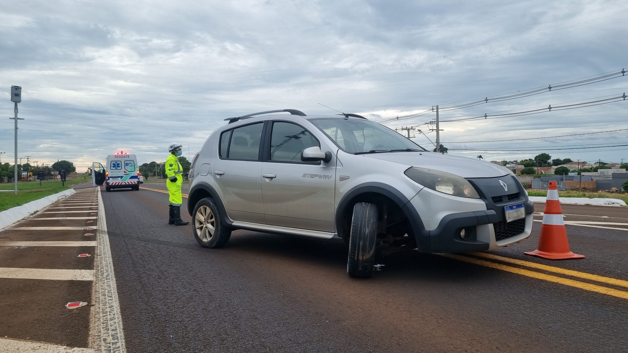 Falha mecânica provoca acidente na BR-277 em Santa Tereza do Oeste