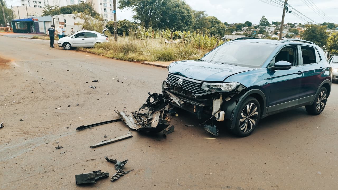 Forte colisão entre T-Cross e Polo é registrada no Santa Cruz