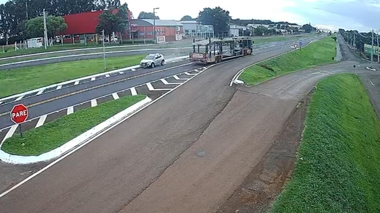Câmera flagra como ocorreu acidente na BR-277, em Santa Tereza do Oeste
