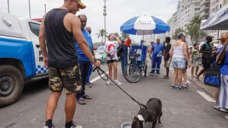 Cedae distribui água para hidratação no Rio