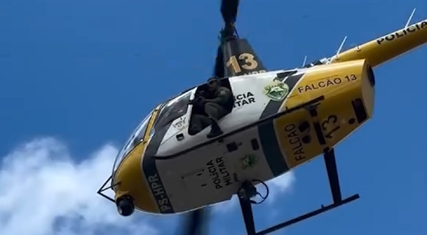 Internautas registram presença da aeronave da PM durante ocorrência de assalto em Cascavel
