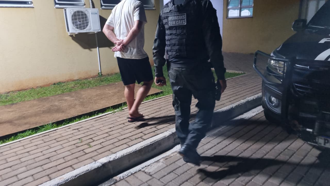 Homem de 40 anos é detido por embriaguez ao volante após colidir BMW na viatura da GM Homem de 40 anos é detido por embriaguez ao volante após colidir BMW na viatura da GM