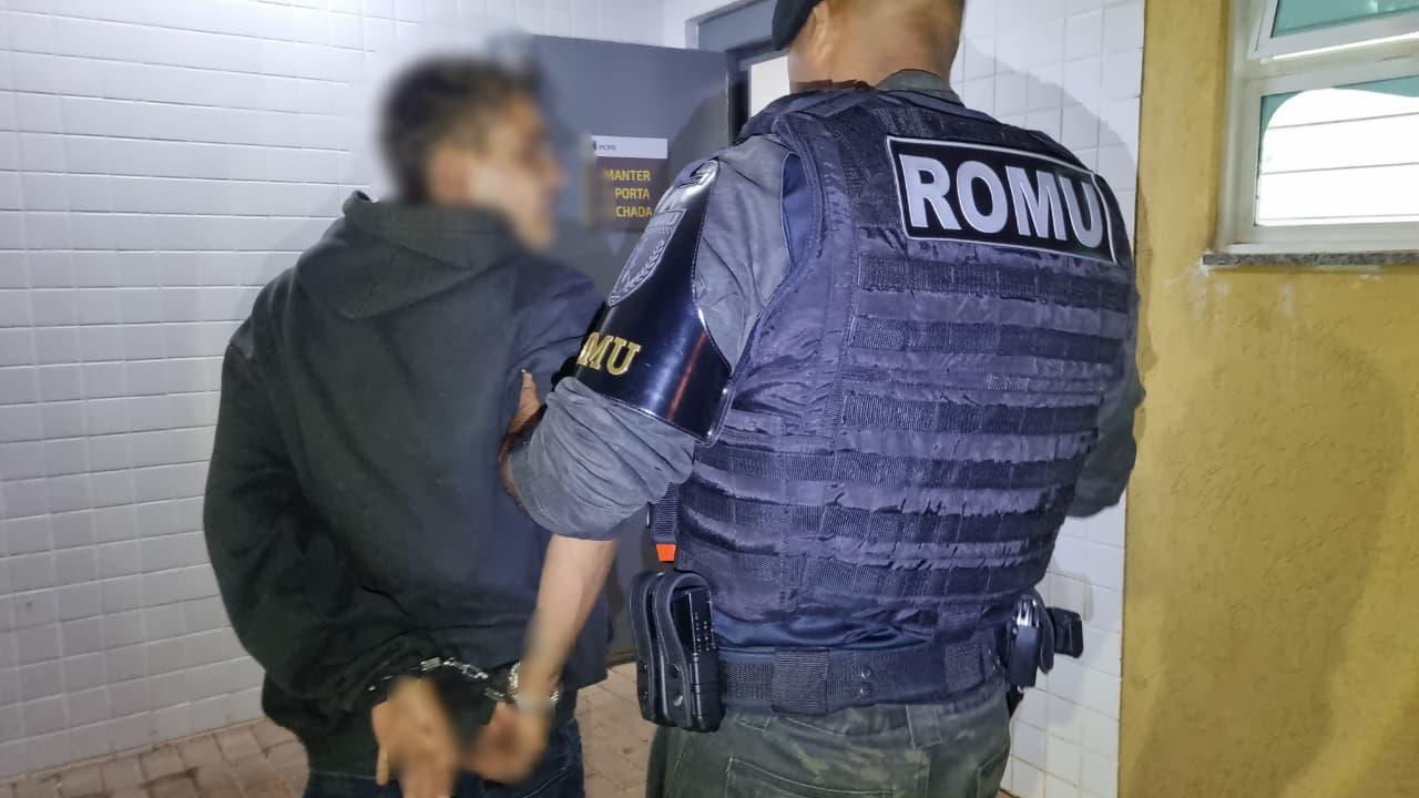 Homem é detido após tentativa de homicídio durante confraternização da virada em Cascavel Homem é detido após tentativa de homicídio durante confraternização da virada em Cascavel