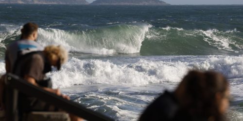 Defesa Civil confirma manutenção do alerta de ressaca em praias do Rio Imagem referente a Defesa Civil confirma manutenção do alerta de ressaca em praias do Rio