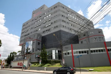 Virada do ano termina em acidentes: hospital registra 11 queimados e crianças em estado grave no Paraná Imagem referente a Virada do ano termina em acidentes: hospital registra 11 queimados e crianças em estado grave no Paraná