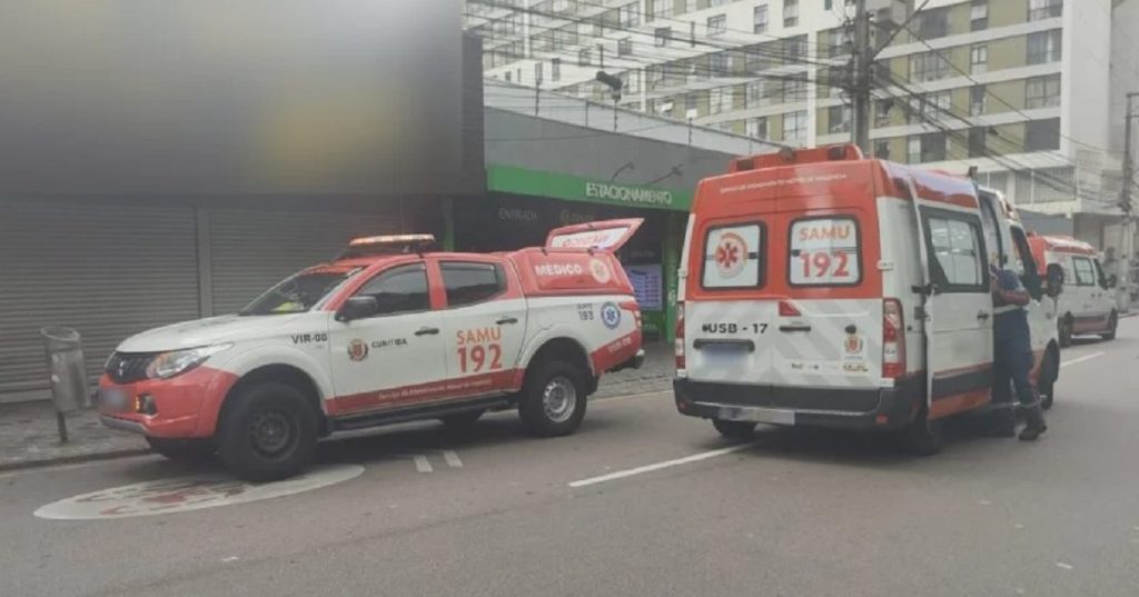 Homem é esfaqueado no tórax no Centro de Curitiba, perde muito sangue e fica em estado gravíssimo