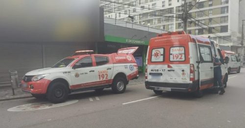 Homem é esfaqueado no tórax no Centro de Curitiba, perde muito sangue e fica em estado gravíssimo