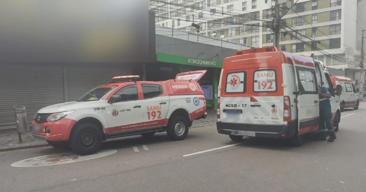Homem é esfaqueado no tórax no Centro de Curitiba, perde muito sangue e fica em estado gravíssimo Homem é esfaqueado no tórax no Centro de Curitiba, perde muito sangue e fica em estado gravíssimo