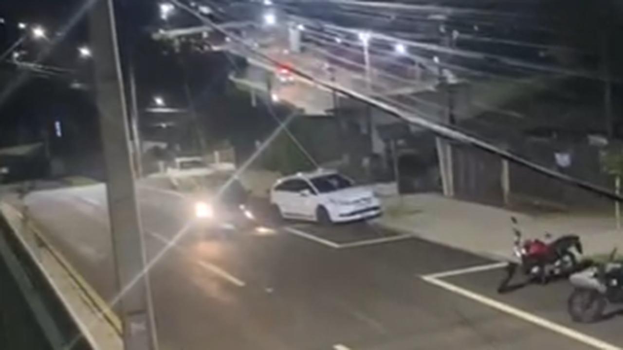Internauta procura por motorista que colidiu contra C4 estacionado na Rua Souza Naves Sul