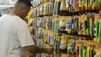 Preço de material escolar pode variar até 276% nas papelarias de SP