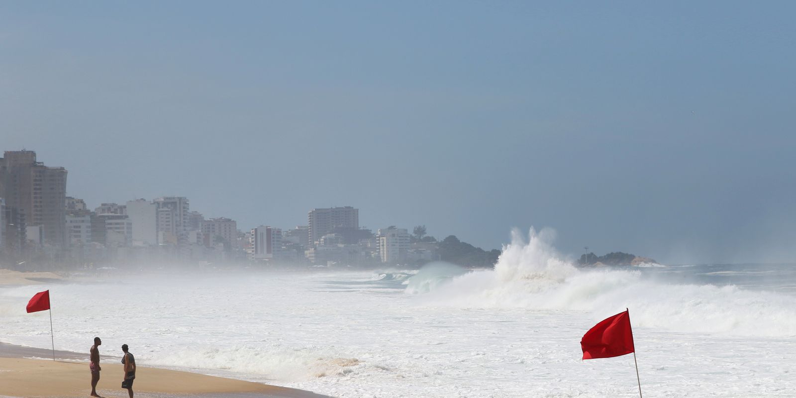Rio tem novo alerta de ressaca neste fim de semana Rio tem novo alerta de ressaca neste fim de semana