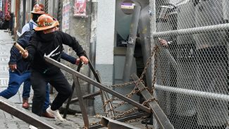 Bolívia: protestos desafiam governo após aumento de combustíveis