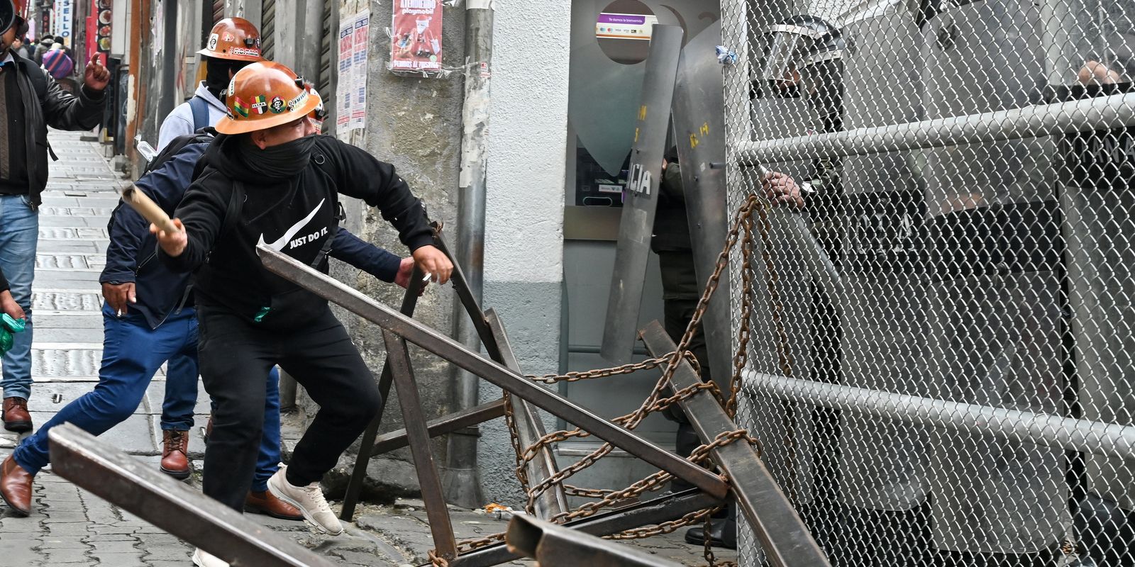 Bolívia: protestos desafiam governo após aumento de combustíveis Bolívia: protestos desafiam governo após aumento de combustíveis