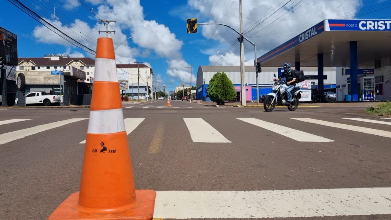 Semáforos seguem sem funcionar no cruzamento das Ruas Fortaleza e Bartinik