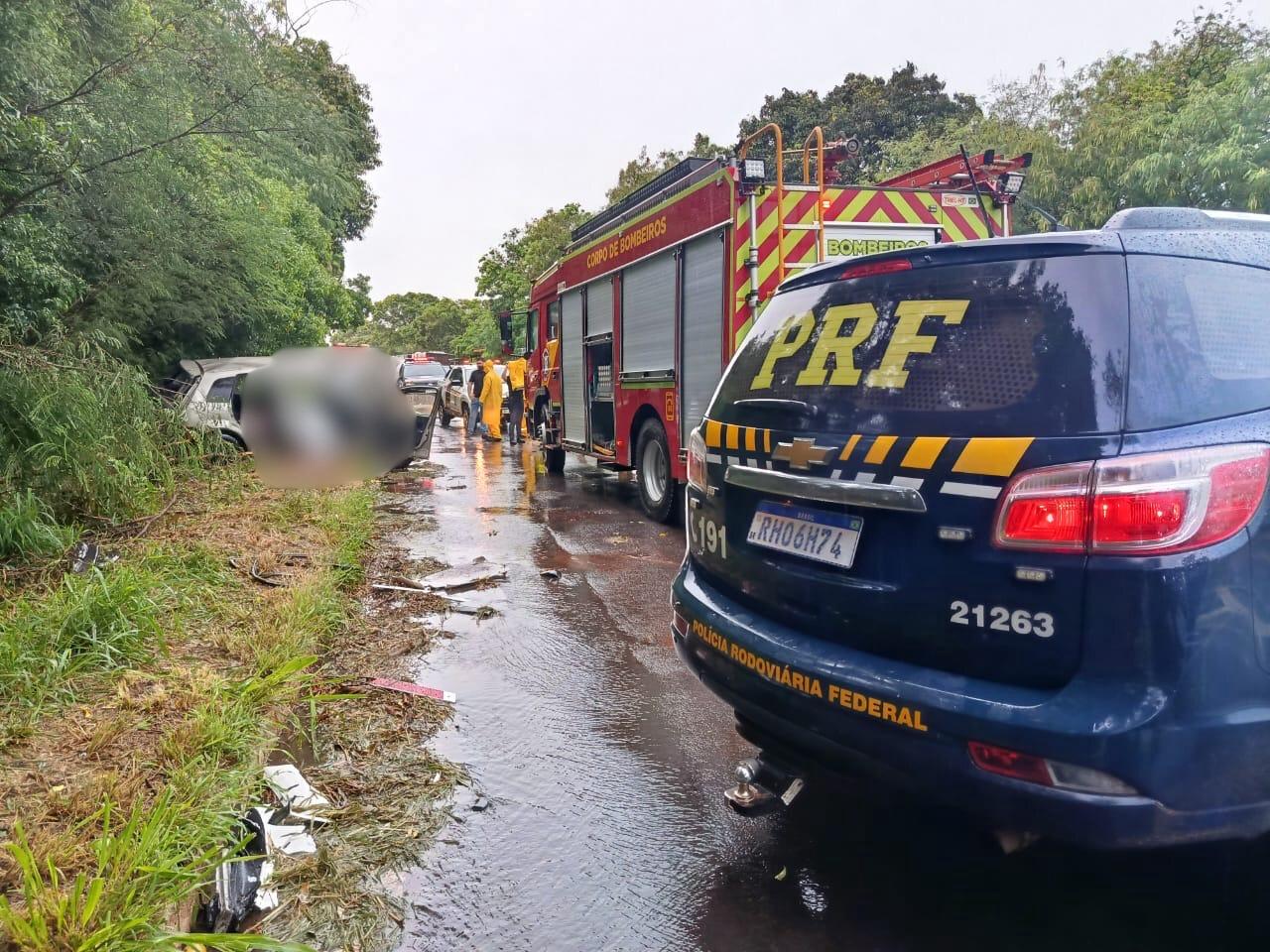 Jovem morre e duas ficam graves em colisão brutal na BR-376 Jovem morre e duas ficam graves em colisão brutal na BR-376