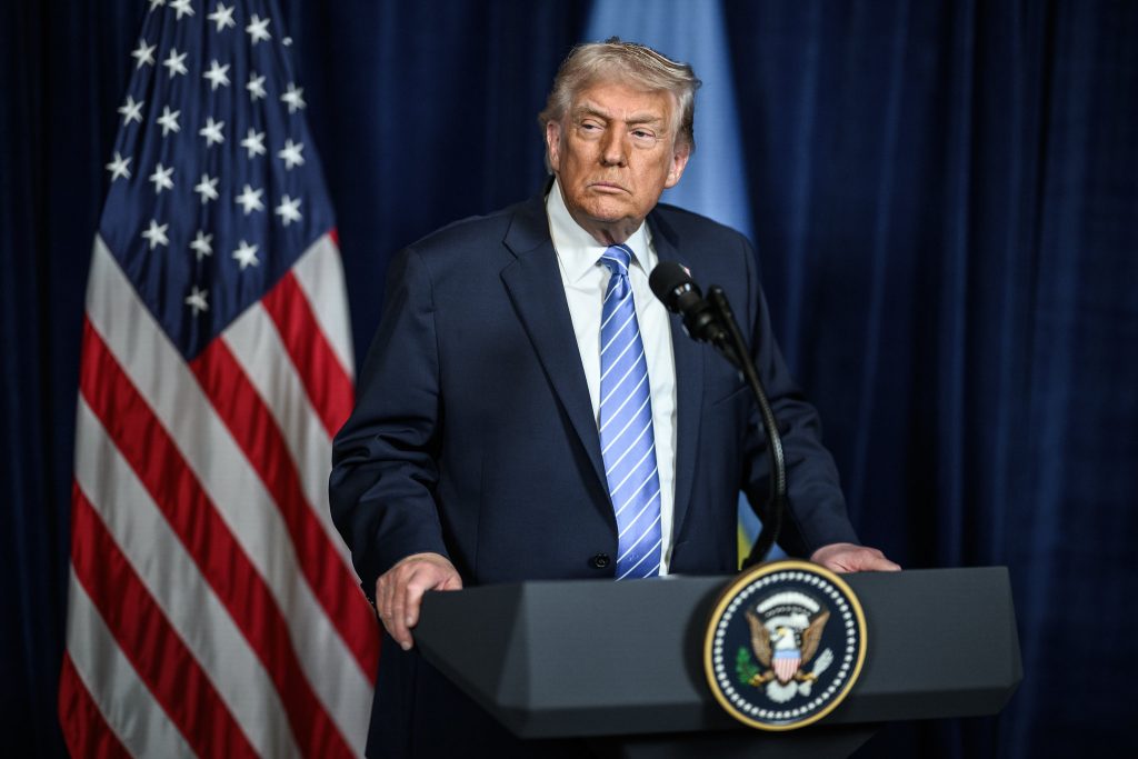 Donald Trump diz que Maduro foi capturado após explosões na Venezuela Donald Trump diz que Maduro foi capturado após explosões na Venezuela