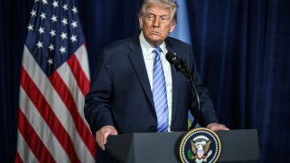 Donald Trump diz que Maduro foi capturado após explosões na Venezuela