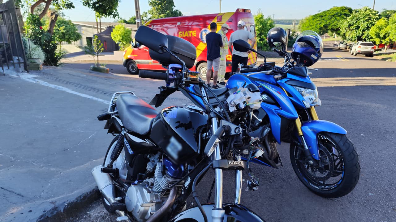 Colisão entre motos deixa jovem ferido no Jardim Clarito