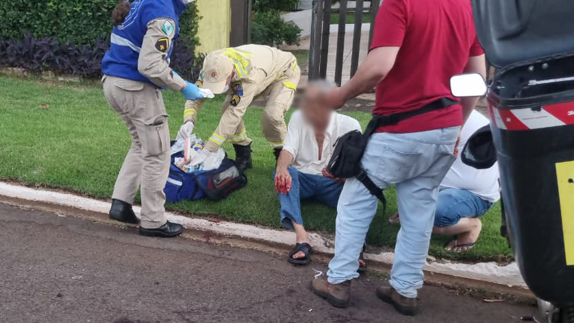 Homem corta a mão com vidro e é socorrido pelo Siate em Cascavel